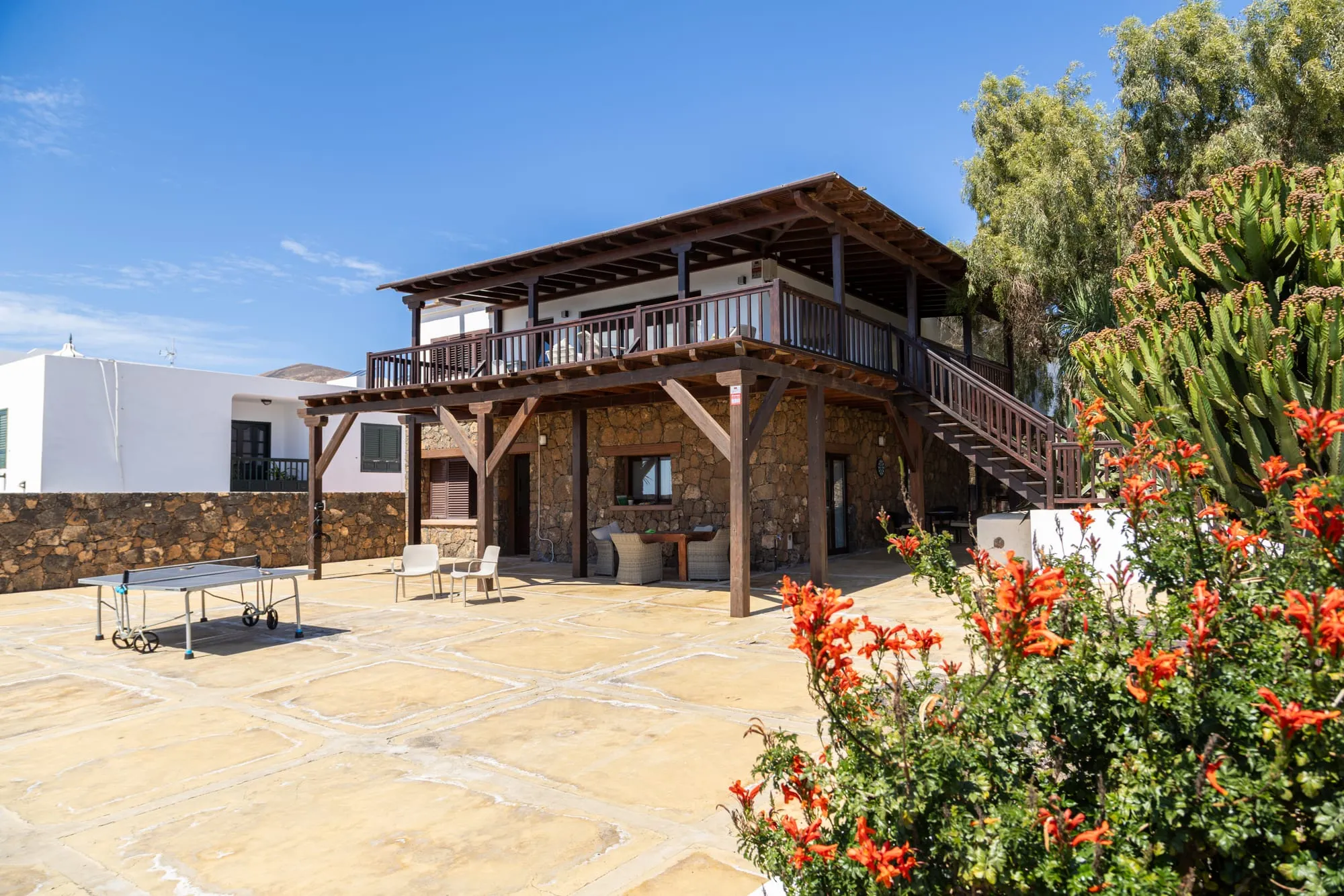 The stone and timber exterior of Villa Alcalde in Mácher.